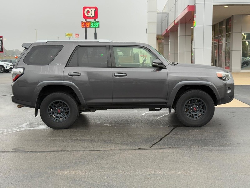 Toyota 4Runner Vehicle Image 2