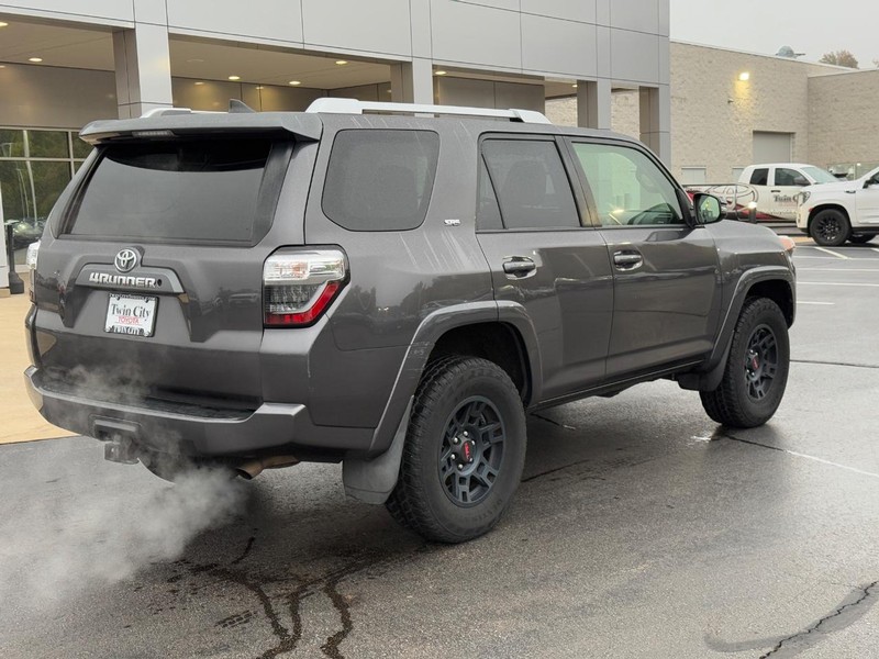 Toyota 4Runner Vehicle Image 3