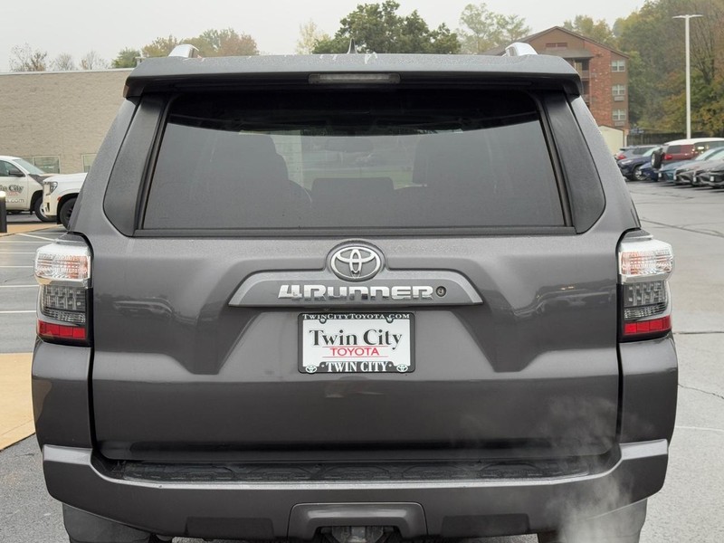 Toyota 4Runner Vehicle Image 5
