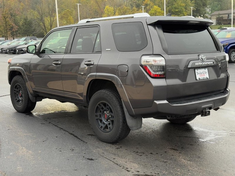 Toyota 4Runner Vehicle Image 6