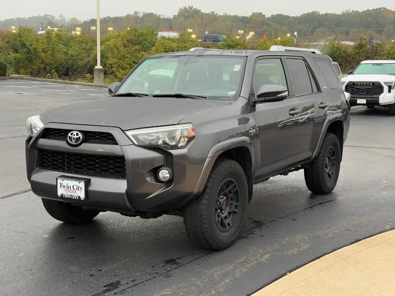 Toyota 4Runner Vehicle Image 9