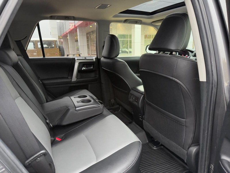 Toyota 4Runner Vehicle Image 11