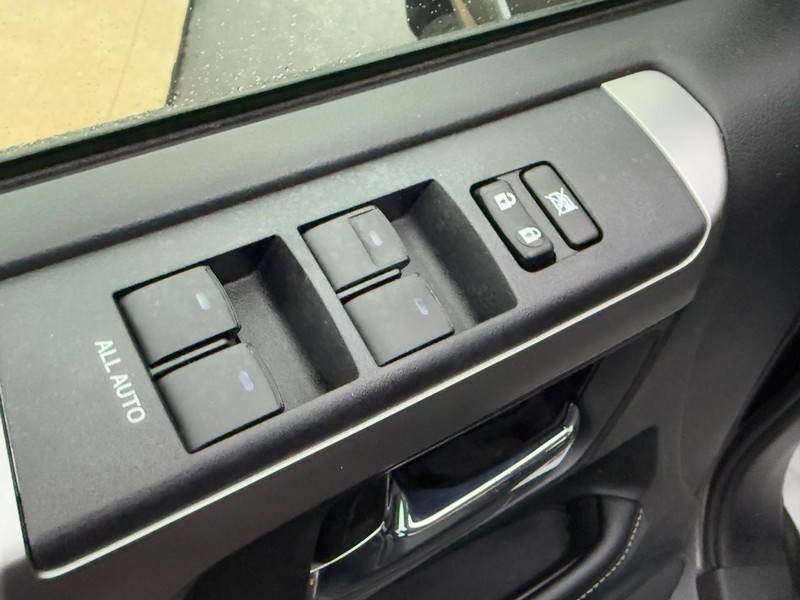 Toyota 4Runner Vehicle Image 15
