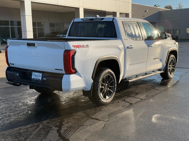 Toyota Tundra 4WD Vehicle Image 3