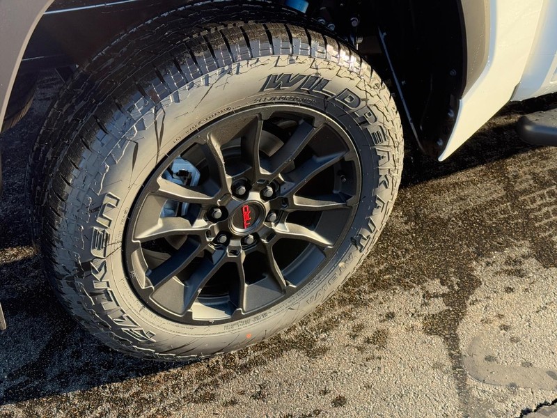 Toyota Tundra 4WD Vehicle Image 4