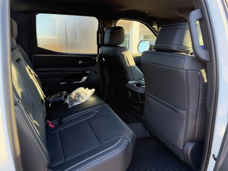 Toyota Tundra 4WD Vehicle Image 6