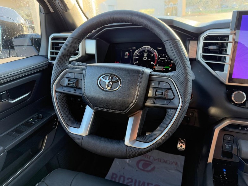 Toyota Tundra 4WD Vehicle Image 8