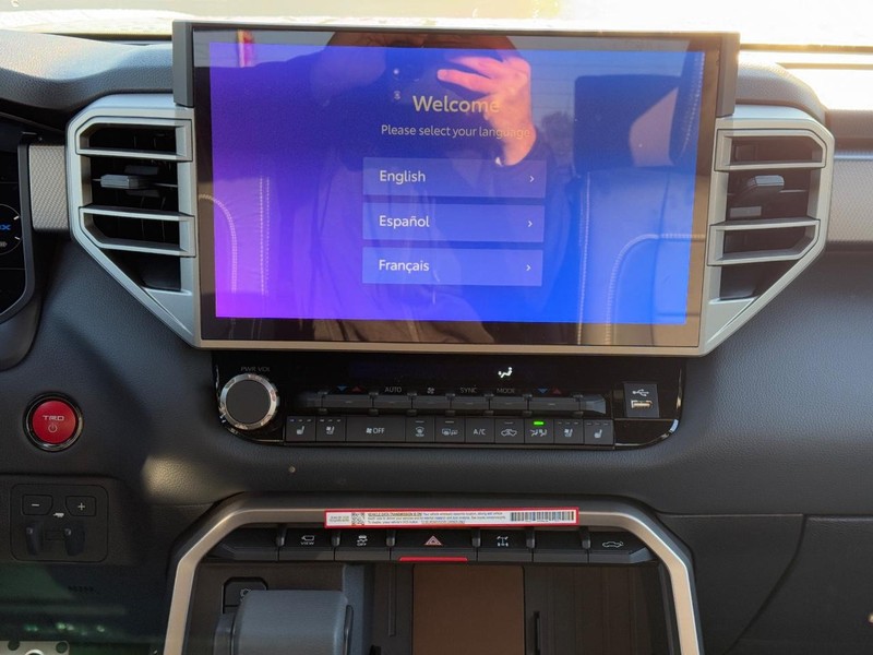 Toyota Tundra 4WD Vehicle Image 9