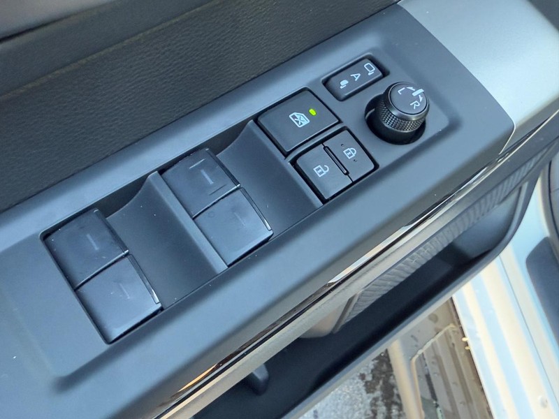 Toyota Tundra 4WD Vehicle Image 10