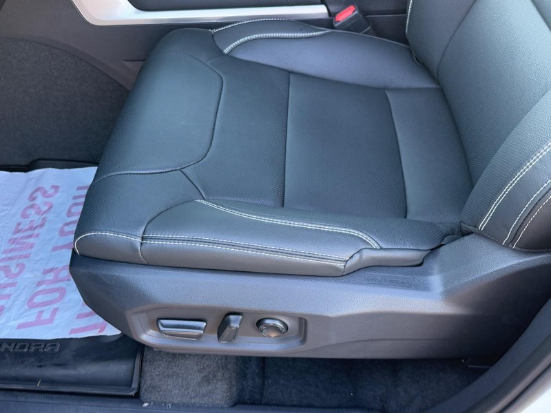 Toyota Tundra 4WD Vehicle Image 12