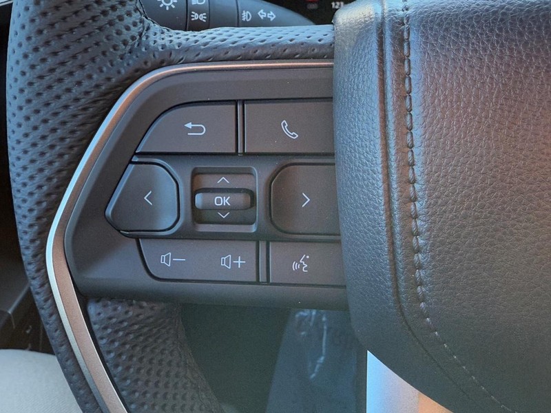 Toyota Tundra 4WD Vehicle Image 13