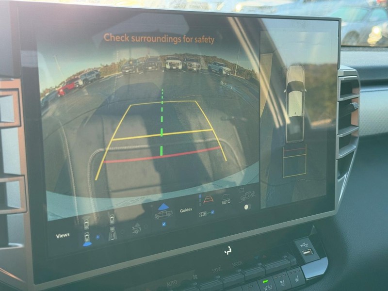 Toyota Tundra 4WD Vehicle Image 16