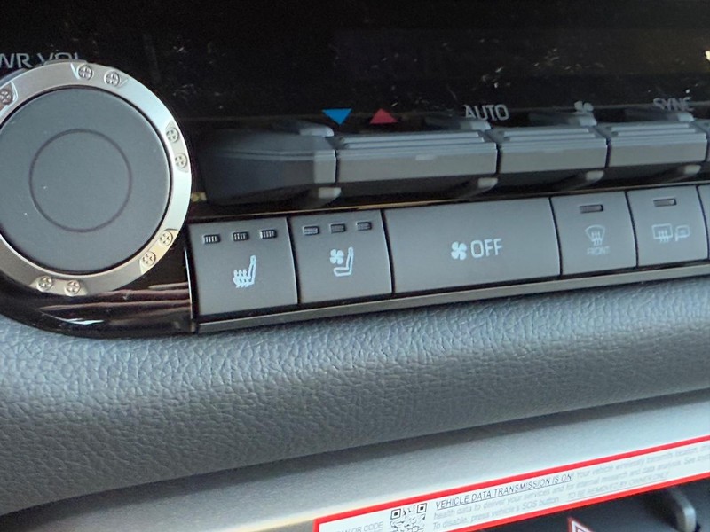 Toyota Tundra 4WD Vehicle Image 17