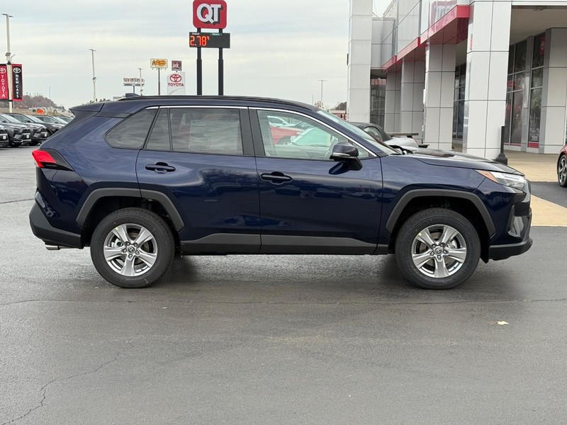 Toyota RAV4 Vehicle Image 2