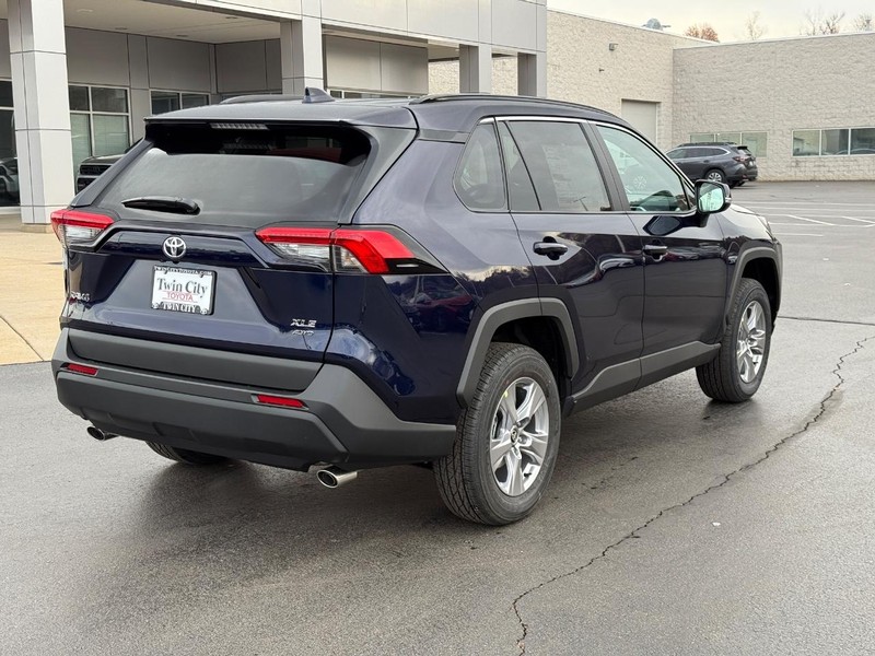 Toyota RAV4 Vehicle Image 3