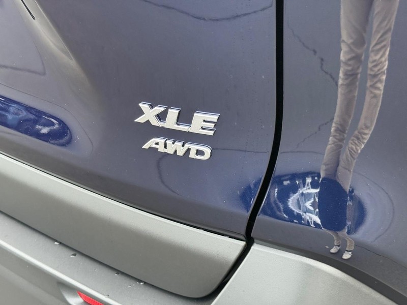 Toyota RAV4 Vehicle Image 4