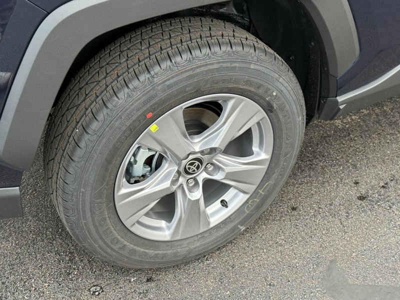 Toyota RAV4 Vehicle Image 5