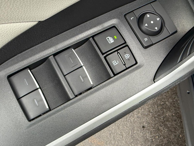 Toyota RAV4 Vehicle Image 10