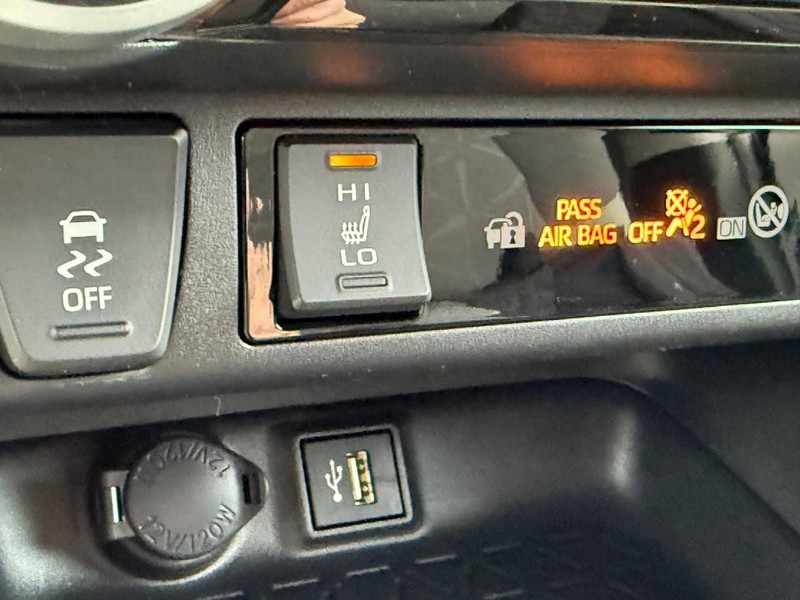 Toyota RAV4 Vehicle Image 16