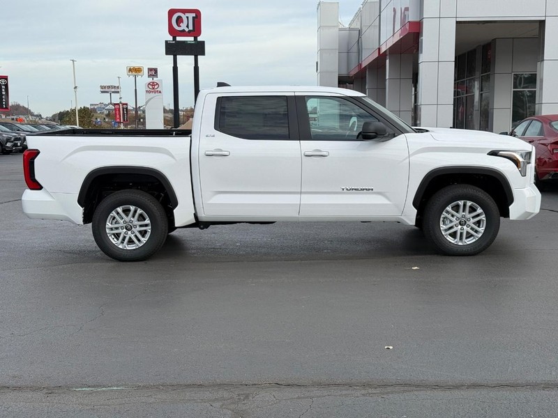 Toyota Tundra 4WD Vehicle Image 2