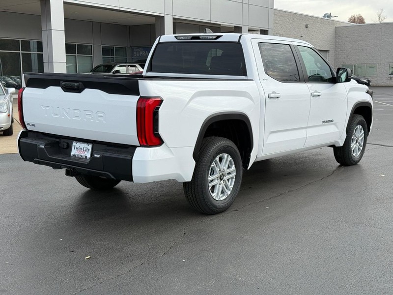 Toyota Tundra 4WD Vehicle Image 3