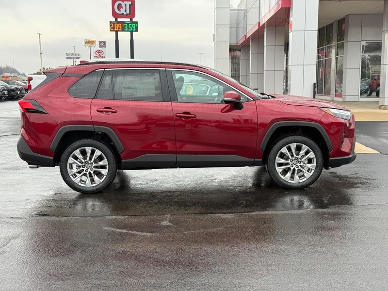 Toyota RAV4 Vehicle Image 2