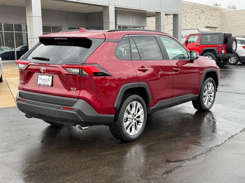 Toyota RAV4 Vehicle Image 3