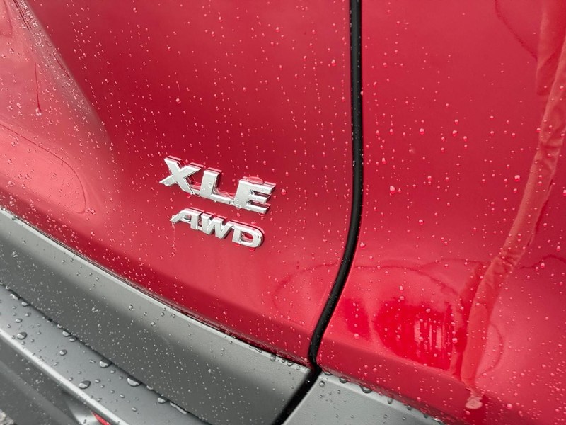 Toyota RAV4 Vehicle Image 4