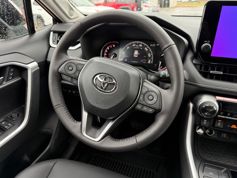 Toyota RAV4 Vehicle Image 8