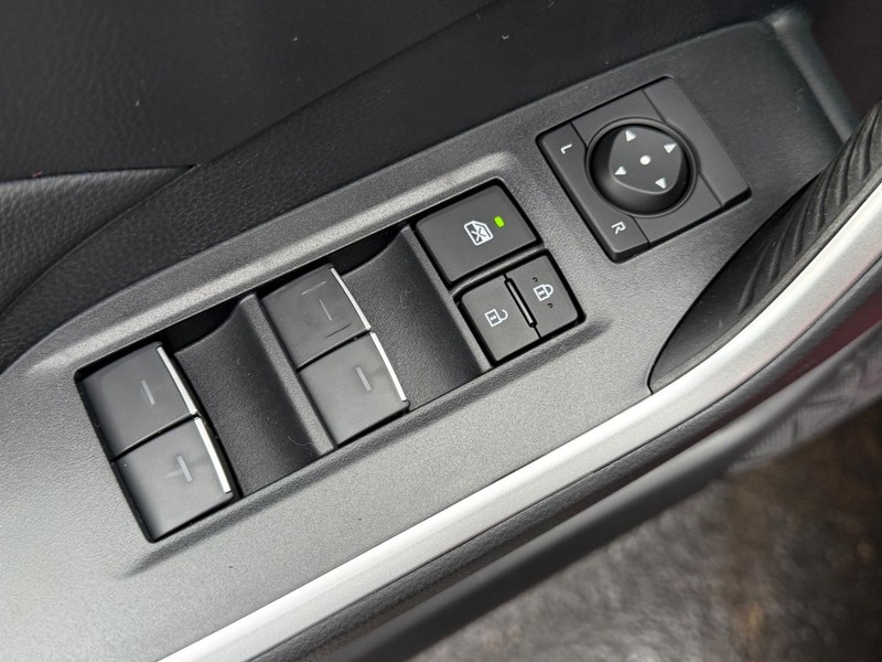 Toyota RAV4 Vehicle Image 10