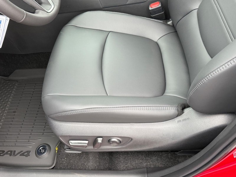 Toyota RAV4 Vehicle Image 12