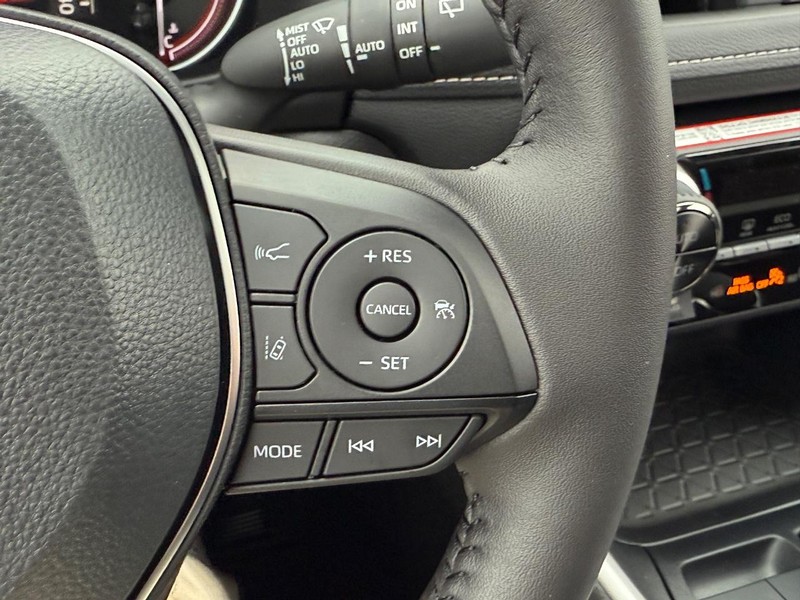 Toyota RAV4 Vehicle Image 14