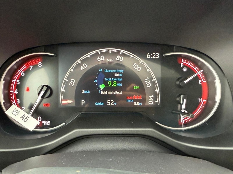 Toyota RAV4 Vehicle Image 15