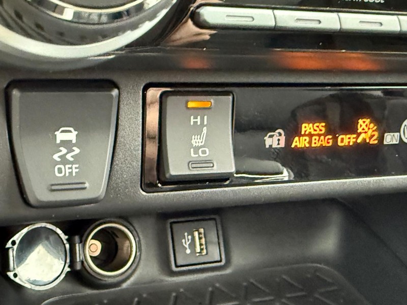 Toyota RAV4 Vehicle Image 17