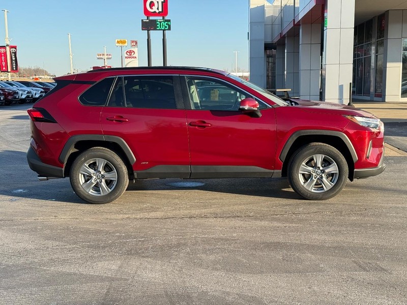 Toyota RAV4 Vehicle Image 2