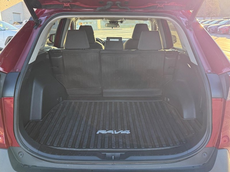 Toyota RAV4 Vehicle Image 4