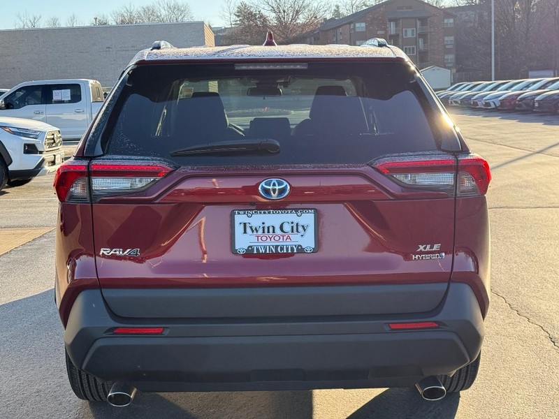 Toyota RAV4 Vehicle Image 5