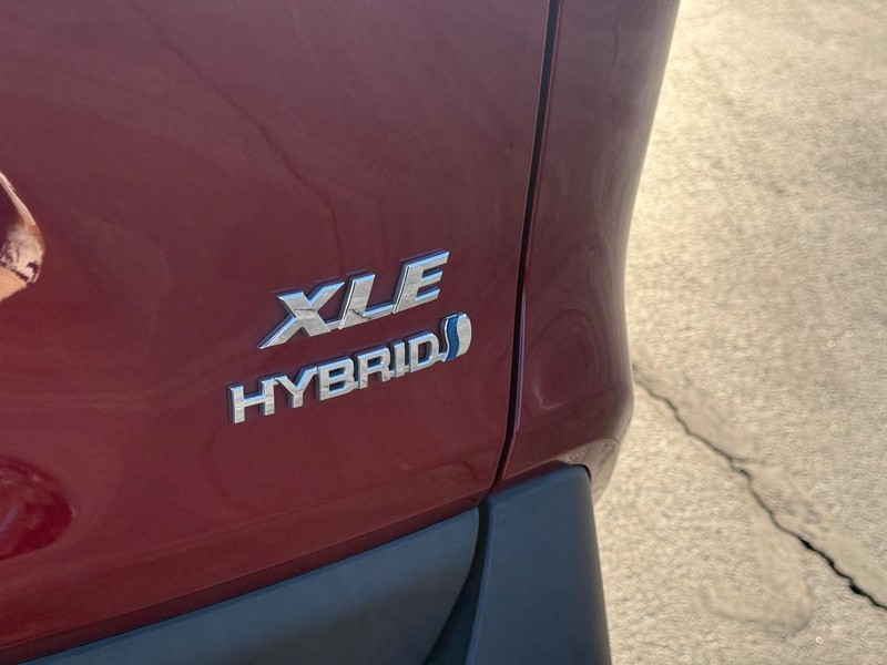 Toyota RAV4 Vehicle Image 6