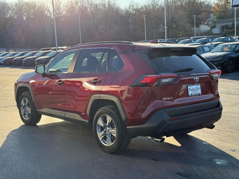 Toyota RAV4 Vehicle Image 7