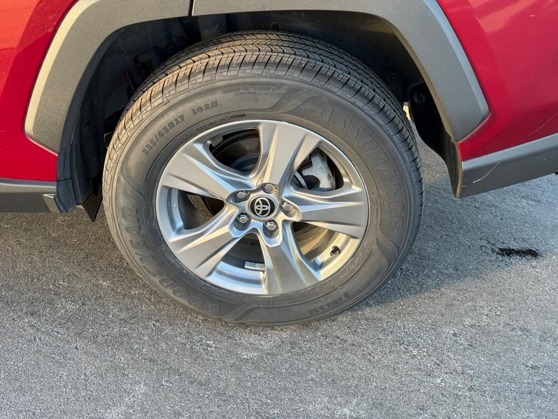 Toyota RAV4 Vehicle Image 8