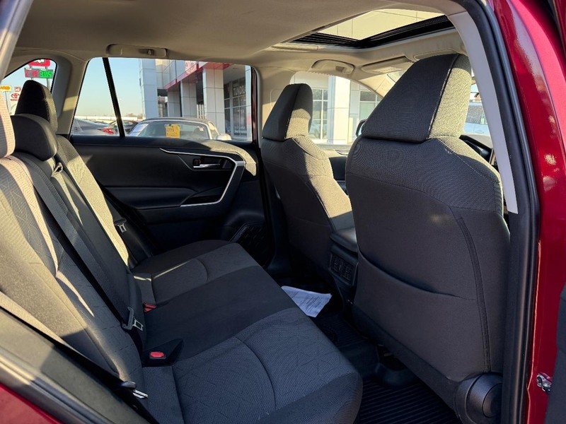 Toyota RAV4 Vehicle Image 11