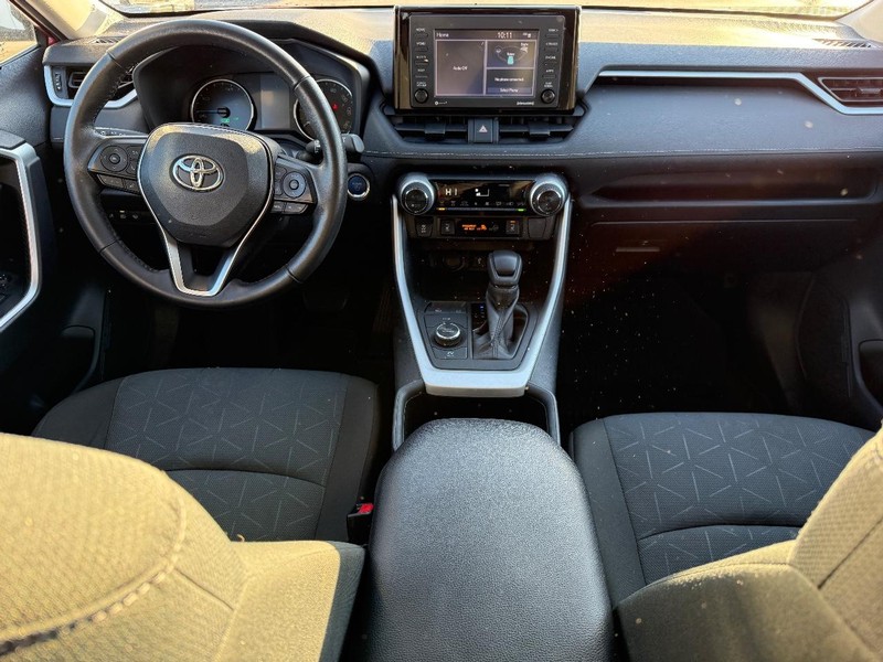 Toyota RAV4 Vehicle Image 12