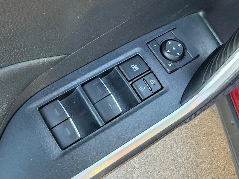 Toyota RAV4 Vehicle Image 15