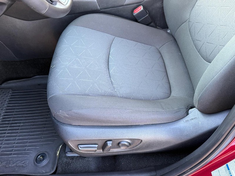 Toyota RAV4 Vehicle Image 16