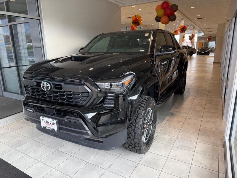 Toyota Tacoma 4WD Vehicle Image 2