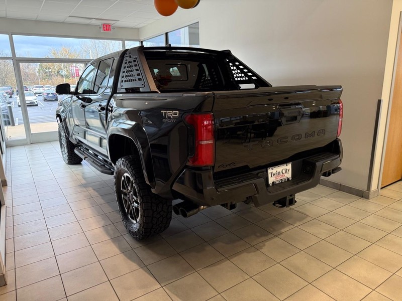 Toyota Tacoma 4WD Vehicle Image 3