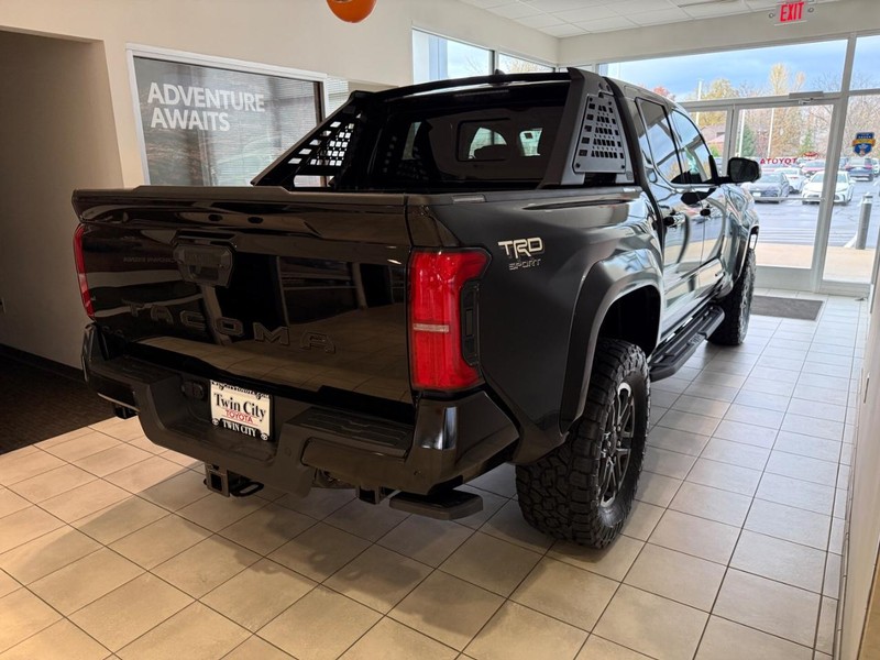 Toyota Tacoma 4WD Vehicle Image 4