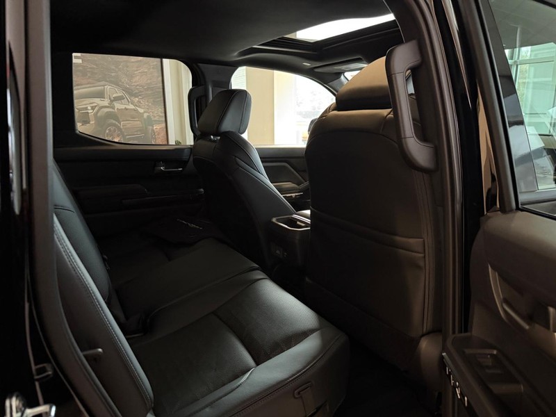 Toyota Tacoma 4WD Vehicle Image 8