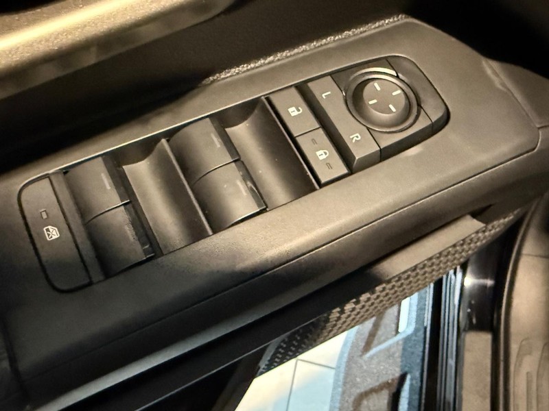 Toyota Tacoma 4WD Vehicle Image 12