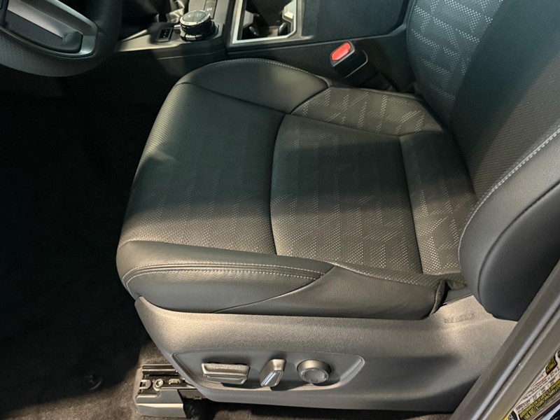 Toyota Tacoma 4WD Vehicle Image 13